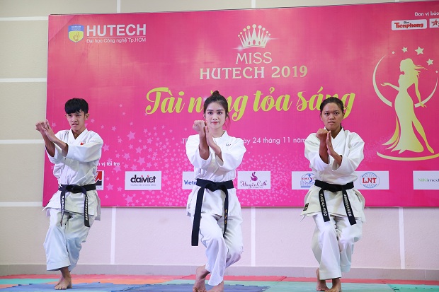 Loạt bất ngờ thú vị của TOP 40 Miss HUTECH tại phần thi “Tài năng tỏa sáng” 69
