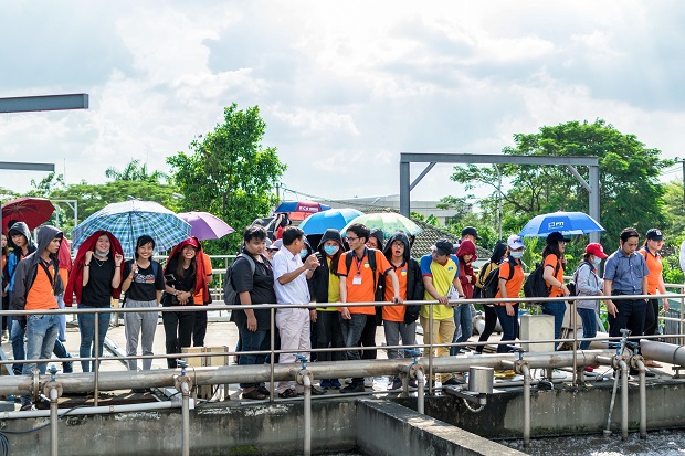 Environmental engineering students experience the real working environment at Tan Binh Industrial Park 27