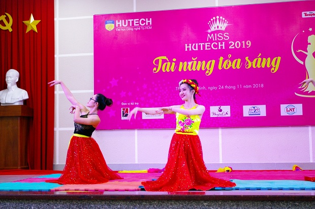 Loạt bất ngờ thú vị của TOP 40 Miss HUTECH tại phần thi “Tài năng tỏa sáng” 115