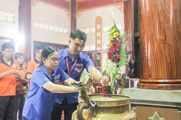 “Rực lửa” cùng Hội trại truyền thống khoa Nhật Bản học 2018 HUTECH 36