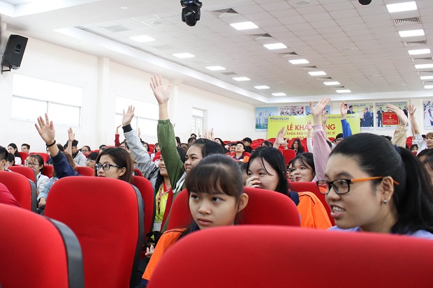 Bộ 3 “đại sứ” Thuận Đoàn, Trọng Hiếu, Lê Giang truyền cảm hứng phấn đấu cùng sinh viên HUTECH 150