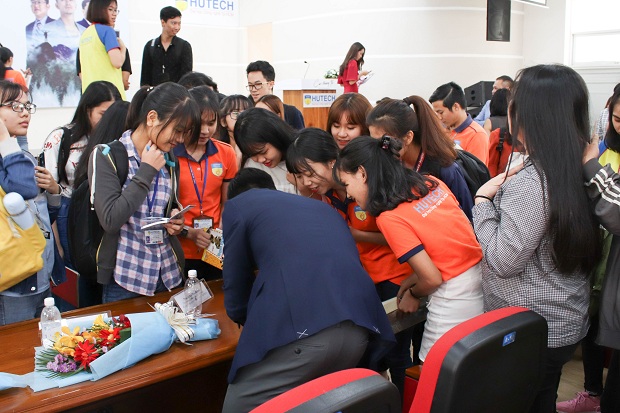 Bộ 3 “đại sứ” Thuận Đoàn, Trọng Hiếu, Lê Giang truyền cảm hứng phấn đấu cùng sinh viên HUTECH 150