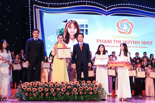 86 sinh viên HUTECH được tuyên dương “Sinh viên 5 Tốt” cấp Trung ương tại Hà Nội 40