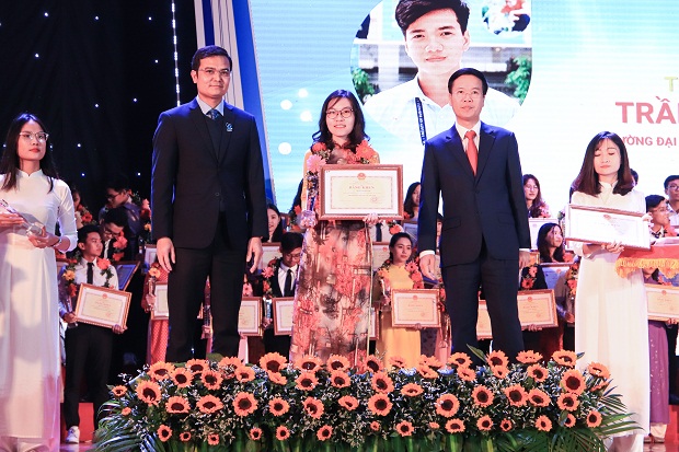 86 sinh viên HUTECH được tuyên dương “Sinh viên 5 Tốt” cấp Trung ương tại Hà Nội 34