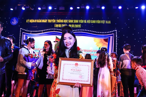 86 sinh viên HUTECH được tuyên dương “Sinh viên 5 Tốt” cấp Trung ương tại Hà Nội 70
