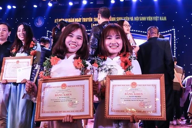 86 sinh viên HUTECH được tuyên dương “Sinh viên 5 Tốt” cấp Trung ương tại Hà Nội 76