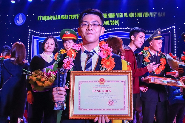 86 sinh viên HUTECH được tuyên dương “Sinh viên 5 Tốt” cấp Trung ương tại Hà Nội 91