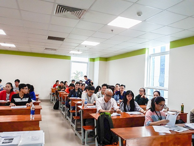 Course in Scientific Research for students at HUTECH Institute of Applied Sciences 39