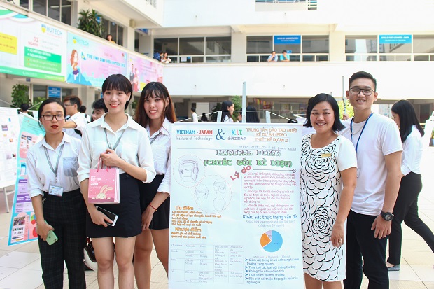 Sinh viên VJIT hào hứng “khoe” đồ án sáng tạo vì cộng đồng 84