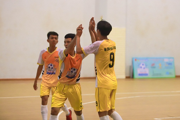 Futsal 2019: Thắng đậm 5 - 1, HUTECH lội ngược dòng giành vé vào Tứ kết 25