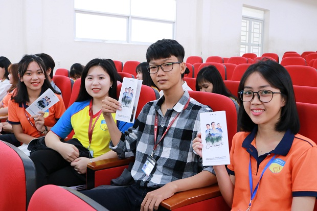 Bộ 3 “đại sứ” Thuận Đoàn, Trọng Hiếu, Lê Giang truyền cảm hứng phấn đấu cùng sinh viên HUTECH 126