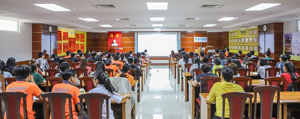 Sinh viên HUTECH hào hứng tham gia Khóa Đào tạo Việt Nam Digital 4.0 hoàn toàn miễn phí 8