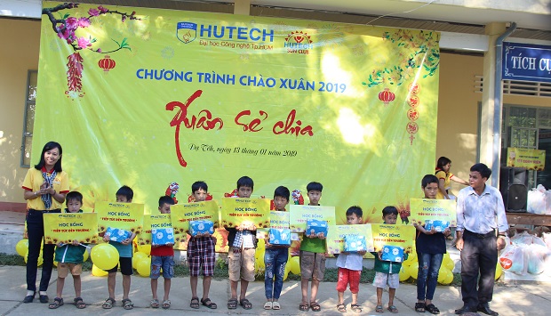 CLB Mặt trời HUTECH mang nắng ấm đến huyện Đạ Tẻh, Lâm Đồng 93