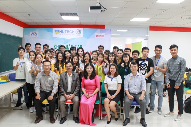 HUTECH students take part in a course “Start up a business” to join “National Startup Contest 2018” 11