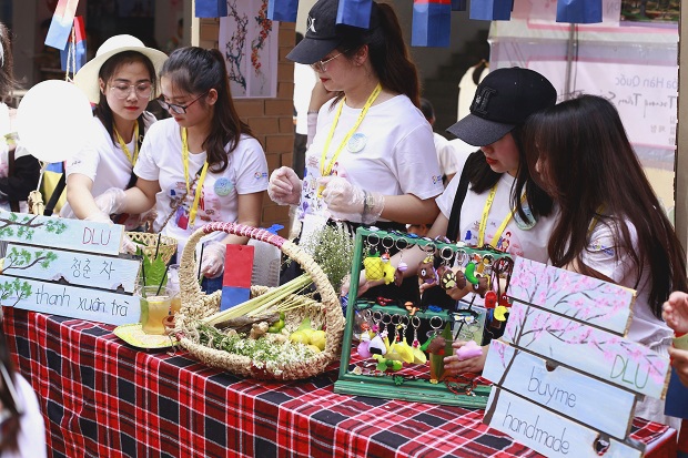 Monstar St.319 tưng bừng hội ngộ hơn 5.000 sinh viên yêu tiếng Hàn tại HUTECH 77