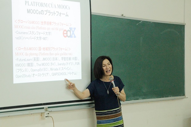 Sinh viên khoa Nhật Bản học luyện tập phát âm cùng Giáo sư Đại học Waseda 15