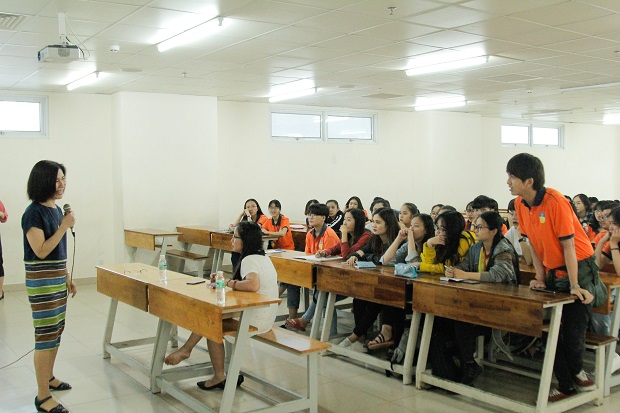 Practising Japanese practice pronounciation with Prof. Toda Takako 31