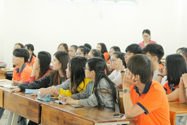 Practising Japanese practice pronounciation with Prof. Toda Takako 19