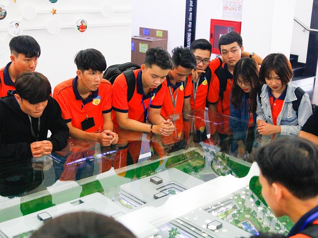 Sinh viên Viện Công nghệ Việt – Nhật  và Viện Đào tạo quốc tế tham quan doanh nghiệp CNTT 40