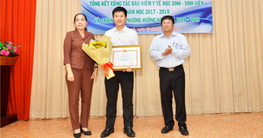 HUTECH nhận bằng khen của Bảo hiểm xã hội Việt Nam 10