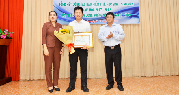 HUTECH nhận bằng khen của Bảo hiểm xã hội Việt Nam 10