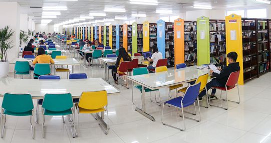 HUTECH xếp thứ 8 trong bảng xếp hạng uniRank các trường đại học tại Việt Nam 14