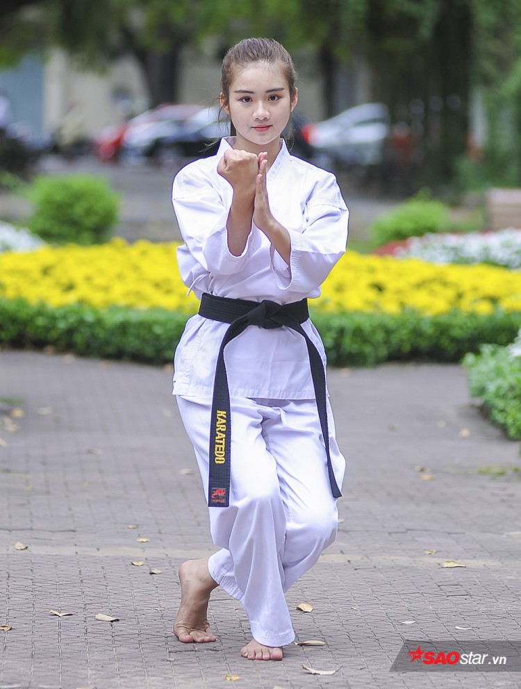 Gặp nữ sinh Đắk Nông đang 'chiếm sóng' cuộc thi Miss Hutech 2019 từng giành 25 HC môn Karatedo 99