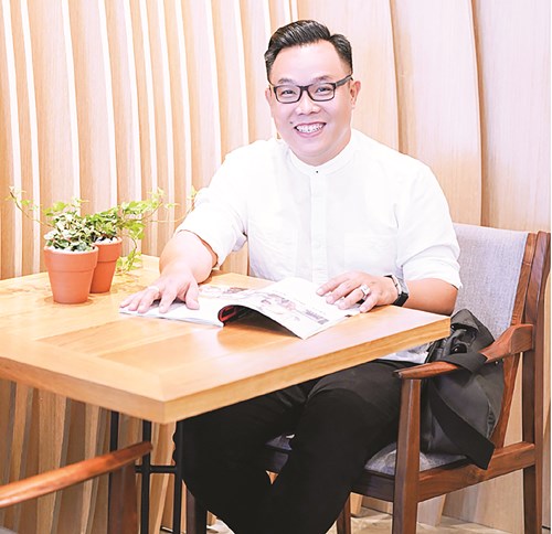 Nguyễn Việt Hùng - Người đồng hành với Miss HUTECH là ai mà được mệnh danh là NTK của các hoa hậu 44