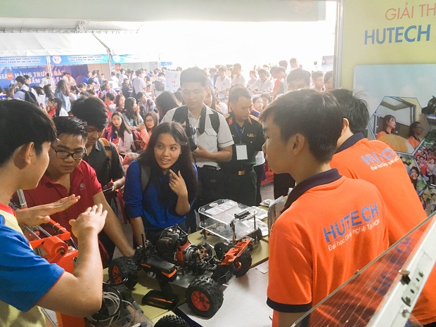 Sinh viên HUTECH gây ấn tượng tại Triển lãm Sáng tạo Sinh viên 2018 36