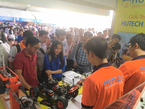 Sinh viên HUTECH gây ấn tượng tại Triển lãm Sáng tạo Sinh viên 2018 39