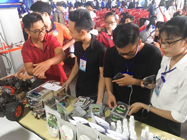 Sinh viên HUTECH gây ấn tượng tại Triển lãm Sáng tạo Sinh viên 2018 45