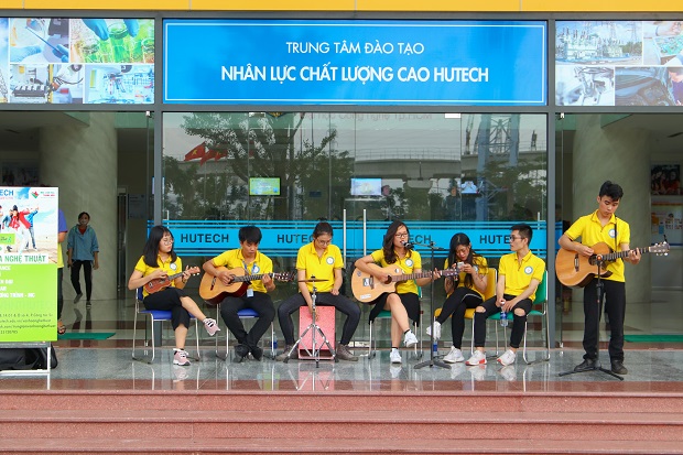 tuyen-sinh-hutech-2019
