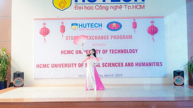Sinh viên HUTECH và Đại học KHXH&NV cùng giao lưu ngôn ngữ và văn hóa Trung Quốc 33
