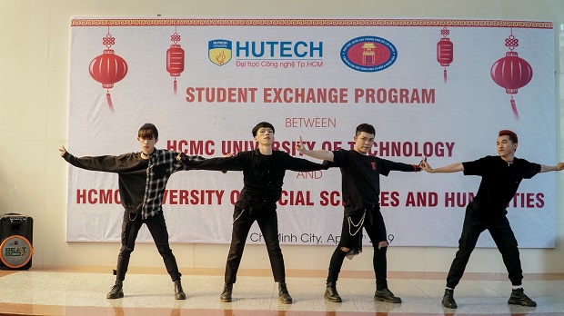 Sinh viên HUTECH và Đại học KHXH&NV cùng giao lưu ngôn ngữ và văn hóa Trung Quốc 36