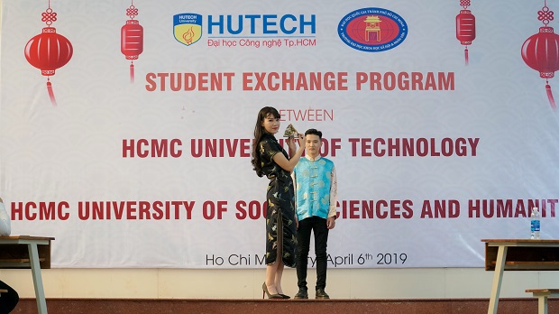 Sinh viên HUTECH và Đại học KHXH&NV cùng giao lưu ngôn ngữ và văn hóa Trung Quốc 48