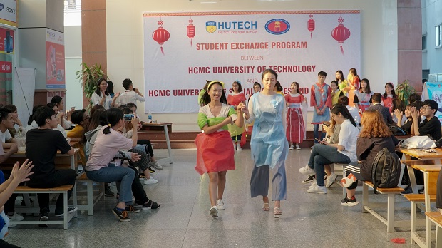 Sinh viên HUTECH và Đại học KHXH&NV cùng giao lưu ngôn ngữ và văn hóa Trung Quốc 69