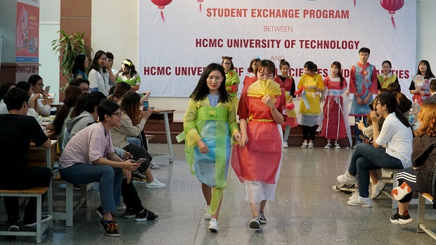 Sinh viên HUTECH và Đại học KHXH&NV cùng giao lưu ngôn ngữ và văn hóa Trung Quốc 72