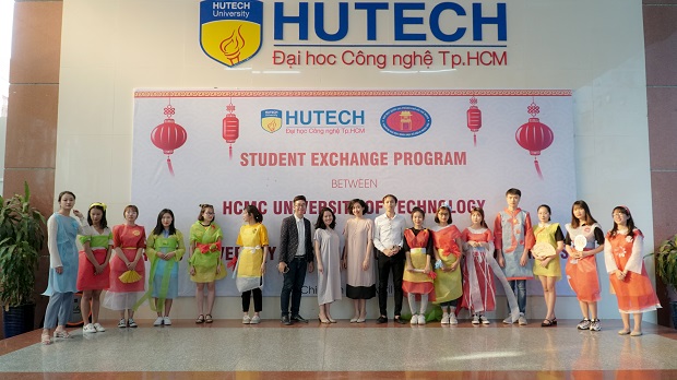 Sinh viên HUTECH và Đại học KHXH&NV cùng giao lưu ngôn ngữ và văn hóa Trung Quốc 75