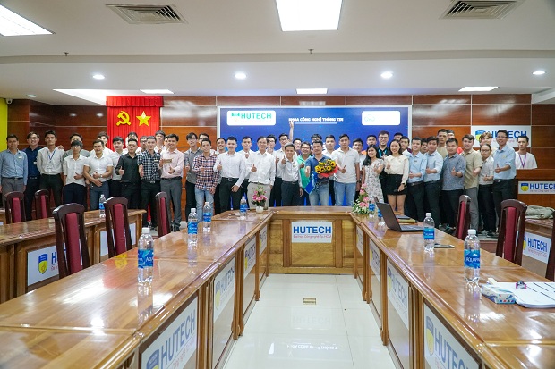 Sinh viên Công nghệ thông tin tìm hiểu xu hướng IT Services cùng Cty CMC SI Saigon 90