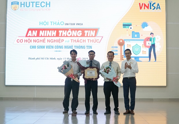 Uni-tour 2019 của VNISA đến với sinh viên Công nghệ thông tin HUTECH 38
