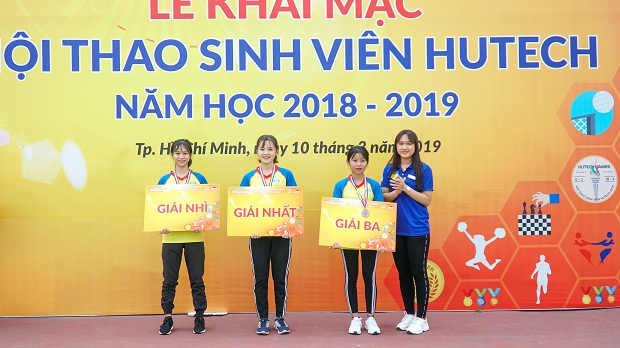 Hội thao sinh viên HUTECH 2019: Môn Điền kinh khép lại với 05 bộ huy chương được trao 136