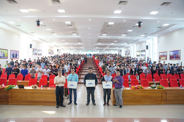 1300 sinh viên HUTECH tham dự hội thảo kỹ năng chinh phục nhà tuyển dụng 91