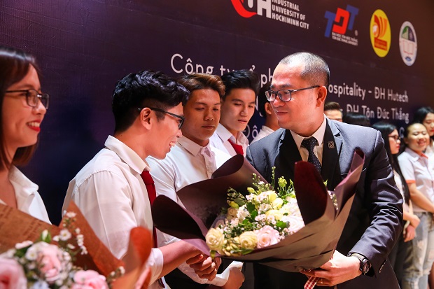 Hoc-ky-doanh-nghiep-hutech