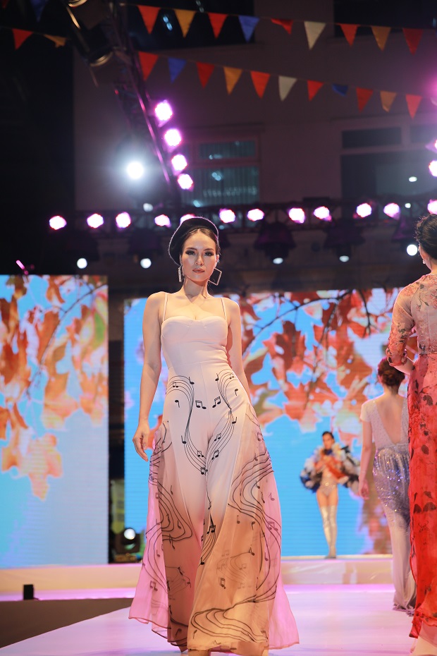 Sinh viên Đặng Thái Sơn giành giải Quán quân HUTECH Designer 2019 68