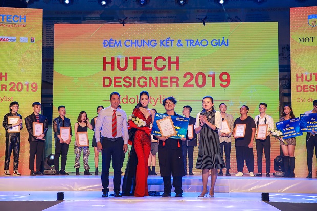 Contestant Dang Thai Son wins the first prize of HUTECH Designer 2019 280