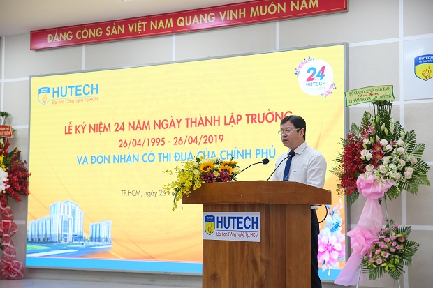HUTECH honorably receives the Emulation Flag from the Prime Minister on the occasion of the 24th Anniversary of the University’s establishment 116