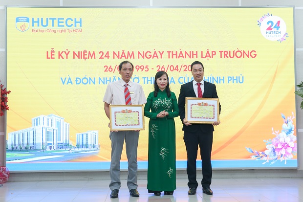 HUTECH honorably receives the Emulation Flag from the Prime Minister on the occasion of the 24th Anniversary of the University’s establishment 146
