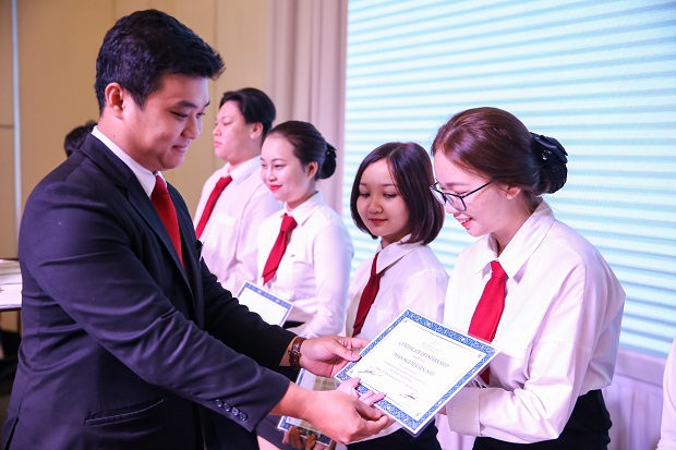 Dong Phuong Group highly evaluate HUTECH students 48