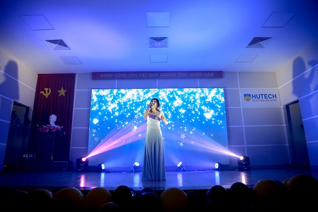 Đêm Gala Chung kết rực rỡ “Sắc màu âm nhạc” của khoa Quản trị kinh doanh 141