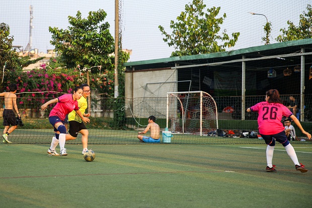 HUTECH thắng 4-2 tại trận ra quân Giải bóng đá nữ mini Khối thi số 4 107